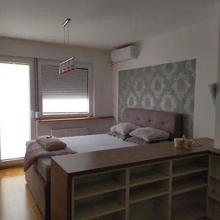 Apartman Lux 80 Apartment *